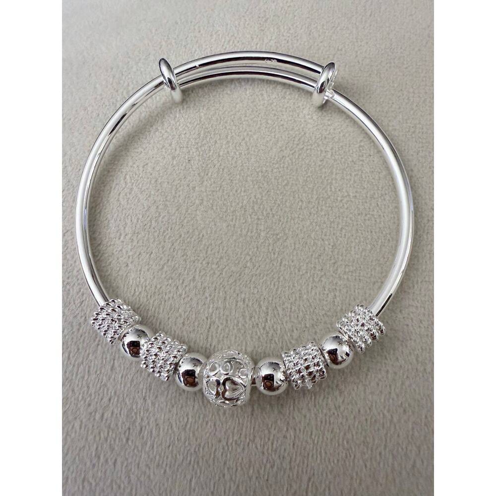 Premium 925 sterling silver plating for a high-shine finish 6-8 inches